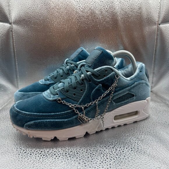 Size 8 Nike Air Max 90 Lucky Charm Womens Ash Green Athletic Sneaker DO2194-001 - Picture 2 of 11